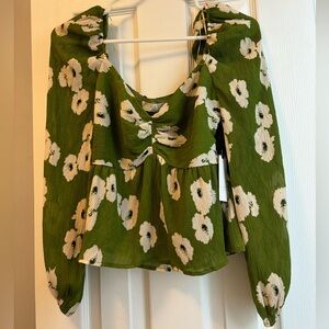 ASTR green floral flowy cropped top blouse